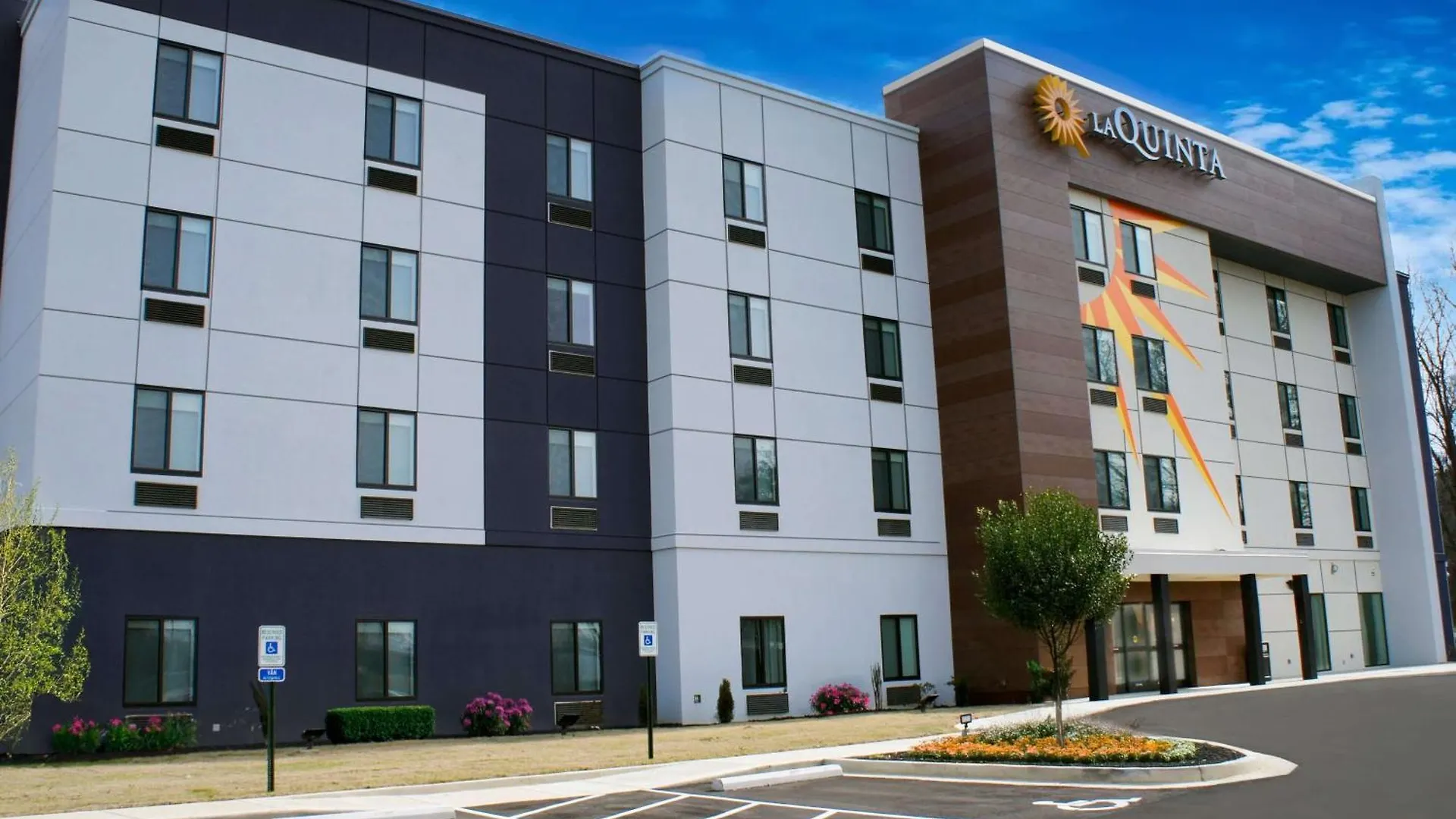 La Quinta Inn & Suites By Wyndham Memphis East 호텔
